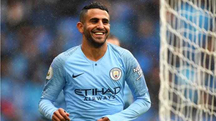 Sağ Kanat Mevkisinde Oynayan En iyi 10 Futbolcu