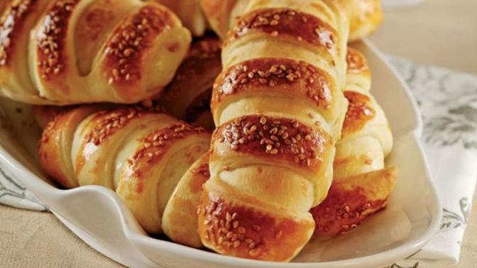 Tekrar Tekrar Yemek İsteyeceksiniz: Peynirli Şerit Poğaça Tarifi