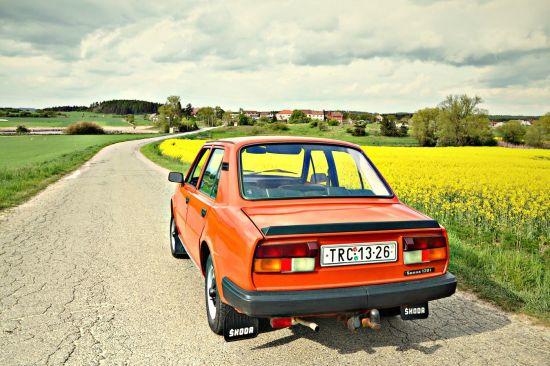 Skoda 120L arkadan görünüşü