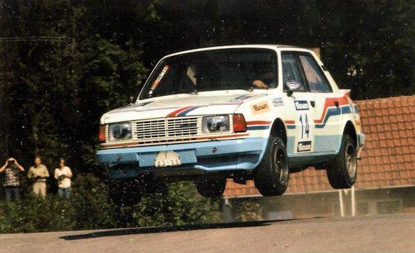 Rallilerde boy gösteren modifiyeli turbo Skoda 120L
