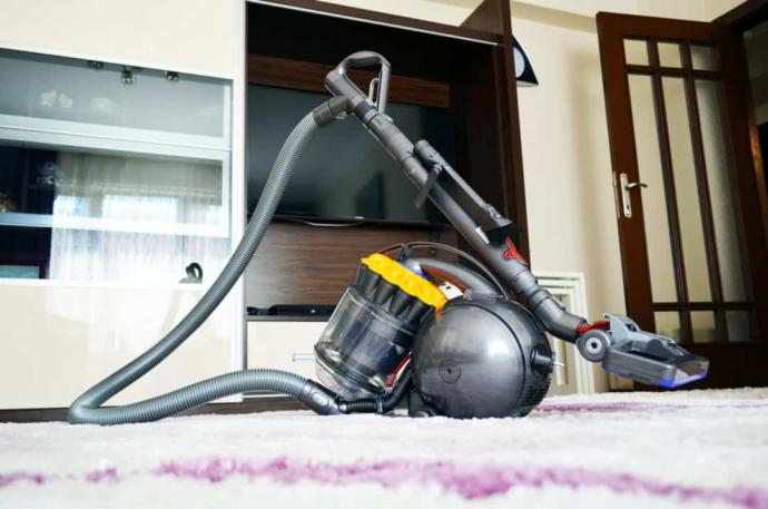 Evimizin Hamaratı Elektrik Süpürgesi Nasıl Temizlenir?