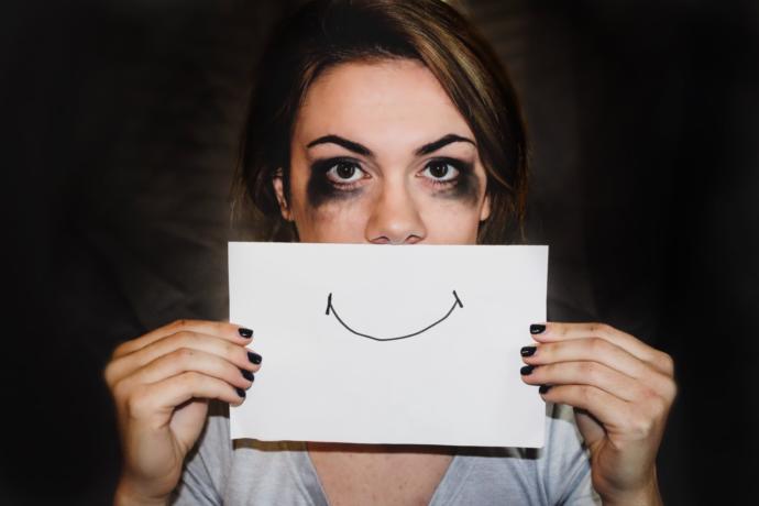 Gülümsemeniz Depresyondan Olabilir: Maskeli Depresyon Hakkında Her Şey