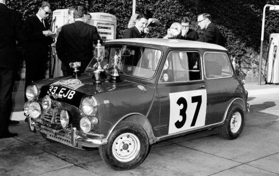 1967 Mone Carlo rallisini kazanan Mini