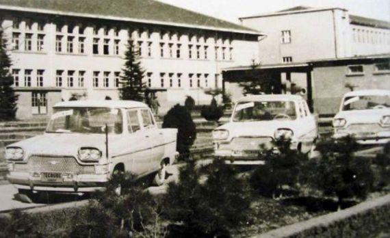 Tülomsaş fabrikalarında üç beyaz DEVRİM yanyana