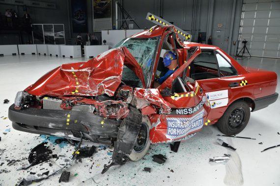 Global Ncap testlerinde gazete kağıdı gibi buruşan Nissan Tsuru üretimden kaldırıldı.