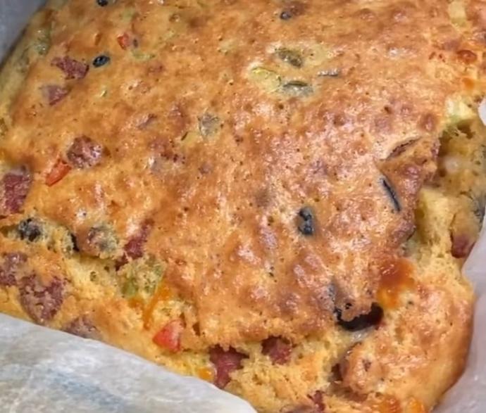 Evde Artan Malzemeler ile Kolayca Yapacağınız Yufkasız Börek Tarifi!