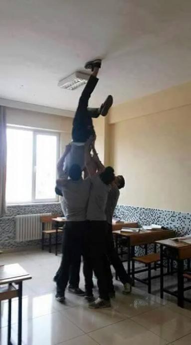 Koronavirüsten Daha Beter Olan Öğrenci Tipleri: Biri de Sensin!