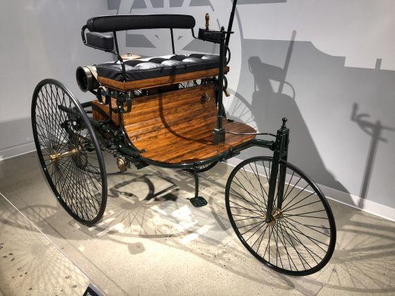 1886da Karl Benzin yaptğı ilk otomobilin bir replikası