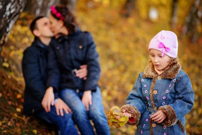 Yeni Bir İlişkiye Başlamaktan Daha Zor: Partnerinizi Çocuğunuzla Tanıştırmak
