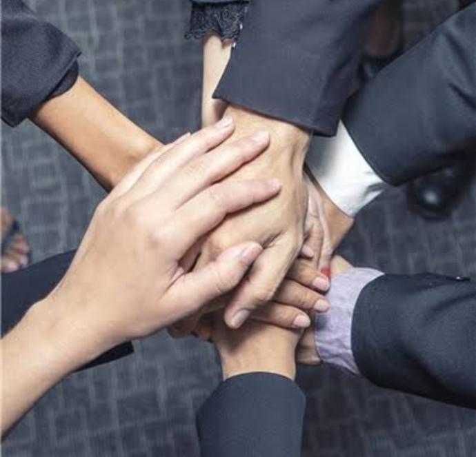 Aynı Gökyüzünün Çocuklarıydık Biz, Niye Hepimiz Bir Kalıba Girdik?
