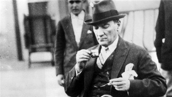 Aramızdan Ayrılalı 82 Yıl Oldu! Atatürkü En Sevdikleri İle Analım!