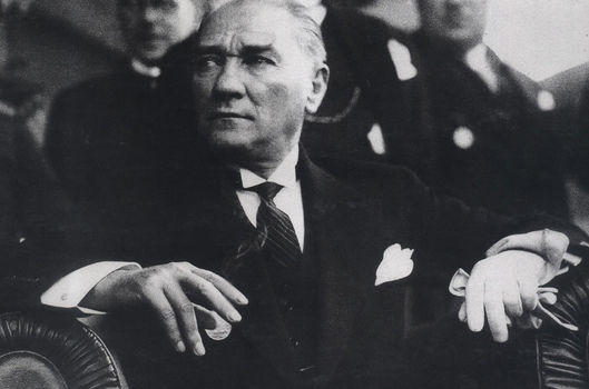 Aramızdan Ayrılalı 82 Yıl Oldu! Atatürkü En Sevdikleri İle Analım!