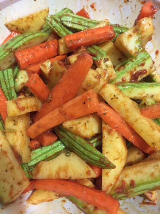 Ana Yemek Menüsü: Domates Soslu Tavuk Kanat Tarifi & Sebze Kebabı Tarifi!