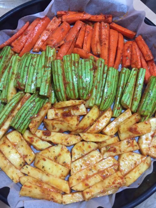 Ana Yemek Menüsü: Domates Soslu Tavuk Kanat Tarifi & Sebze Kebabı Tarifi!