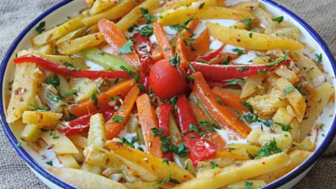 Ana Yemek Menüsü: Domates Soslu Tavuk Kanat Tarifi & Sebze Kebabı Tarifi!