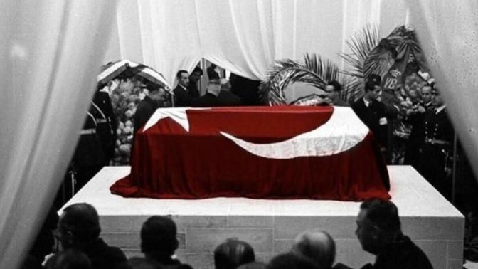10 Kasım: Bütün Türkiye Yağmur Yağmadan Islandı! Atatürk'ün Ölüm Günü İçin Atılmış Tweetler