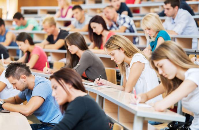 Ailesinin Yanında Üniversite Okuyan Kız Öğrencilere Tavsiyeler!