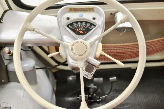 Zündapp Janus 250nin direksiton ve ön kokpiti.