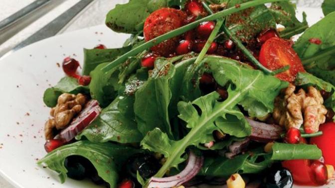 Nar ve Cevizin Muhteşem Buluşması: Roka Salatası Tarifim!