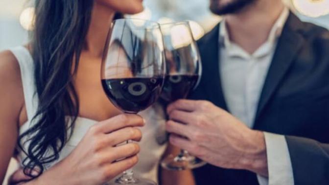 Alkol ve Seks: Harika Bir İkili Mi Yoksa Yatak Odasına Atılan Dinamit Mi?