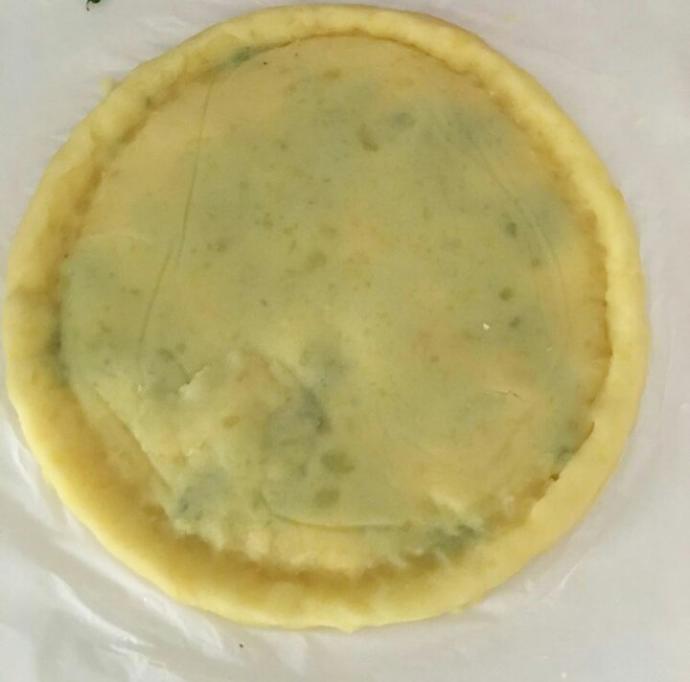 Etrafını iyice kapatmanız peynirin dışarı sızmasını engelleyecektir.