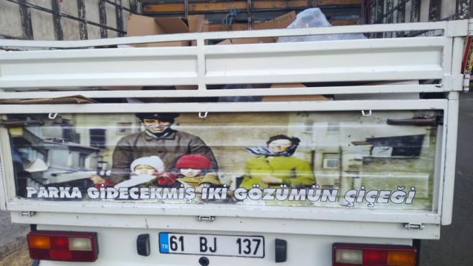''Hukuk Okumadık Ama Her Mevzuya Hakimiz'' Dünya Şoförler Günü'nü Kamyon Arkası Yazılarıyla Kutluyoruz!
