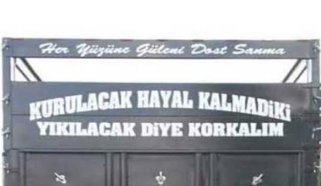 ''Hukuk Okumadık Ama Her Mevzuya Hakimiz'' Dünya Şoförler Günü'nü Kamyon Arkası Yazılarıyla Kutluyoruz!