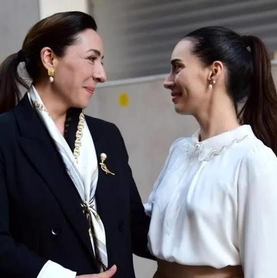 Kırmızı Oda Alya. Bende bir Alyayım