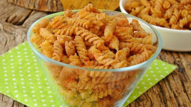 Makarnadan Cips Mi Olur Deme! Çıtır Çıtır Makarna Cipsi Tarifi!