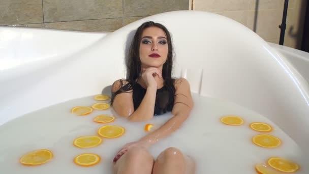 Duş Alış Şekline Göre Karakter Analizi: Duşta Yıkadığınız İlk Bölgeniz Karakterinizi Yansıtıyor!