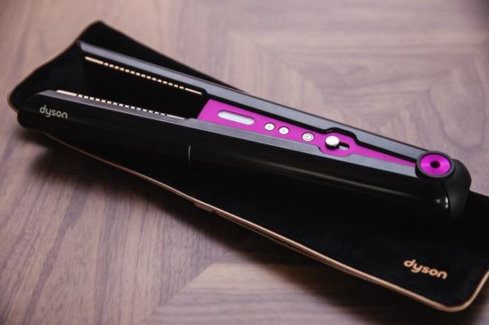 Dünyanın En Yeni Güzellik Teknolojisini Yakından Tanıyın: Dyson Corrale™ Saç Düzleştiricinin Mutlaka Bilmeniz Gereken 6 Özelliği!