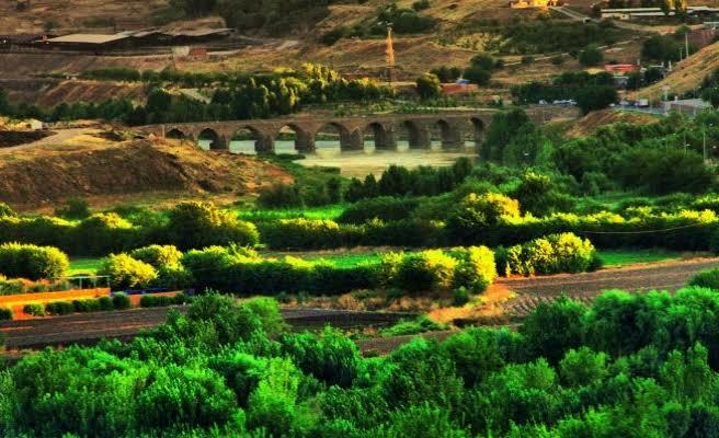 Birlikte Ülkemizi Gezelim, Tanıyalım #3: Yemeklerin Enfes, İnsanların Bonkör Olduğu Şehir Diyarbakır!