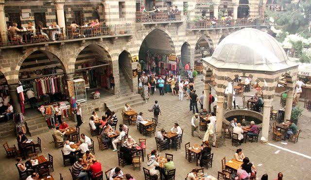 Birlikte Ülkemizi Gezelim, Tanıyalım #3: Yemeklerin Enfes, İnsanların Bonkör Olduğu Şehir Diyarbakır!