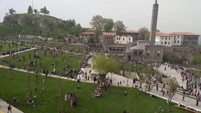 Birlikte Ülkemizi Gezelim, Tanıyalım #3: Yemeklerin Enfes, İnsanların Bonkör Olduğu Şehir Diyarbakır!