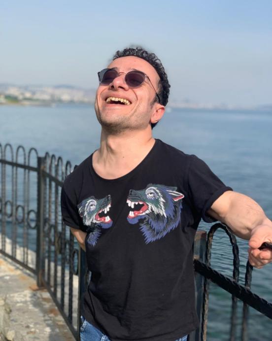 O, Güldürme Sanatının En Son Temsilcilerinden: Çok Güzel Hareketler Bunlar 2nin Göz Bebeği Hamza Yazıcı KizlarSoruyorda!