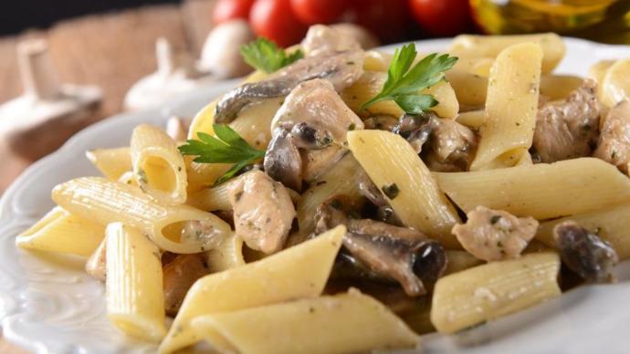 Kremalı mantar soslu penne makarna