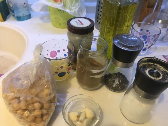 Yeni Yıl Sofrasının En Sevilen Mezesi: Pratik Humus Tarifim