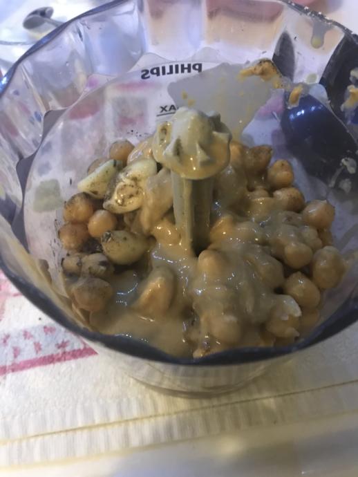 Yeni Yıl Sofrasının En Sevilen Mezesi: Pratik Humus Tarifim