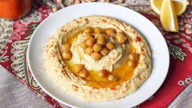 Yeni Yıl Sofrasının En Sevilen Mezesi: Pratik Humus Tarifim