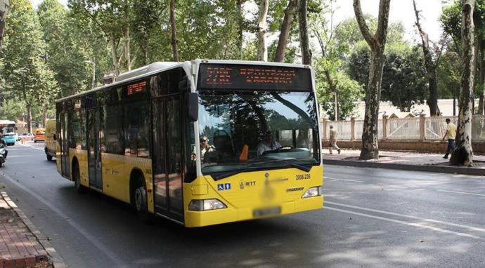 Kaptan, Orta Kapı Açılmadı: Toplu Taşımada Birbirinden Eziyet 5 İnsan Modeli!