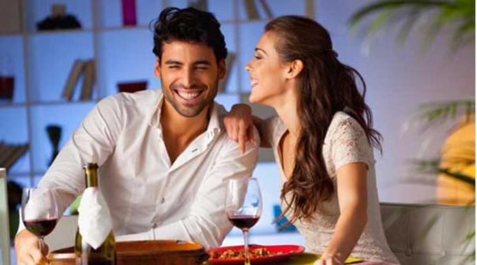 Kadınların Flört Ederken Yaptıkları 4 Hatalı Hareket!