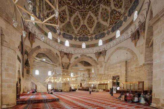 Yazısıyla Ünlü, Yapısıyla Ünlü, Kapısıyla Ünlü Üç Cami