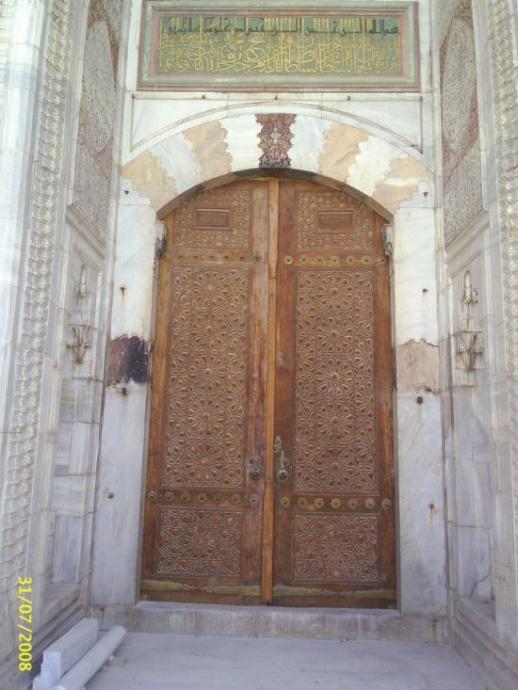 Yazısıyla Ünlü, Yapısıyla Ünlü, Kapısıyla Ünlü Üç Cami
