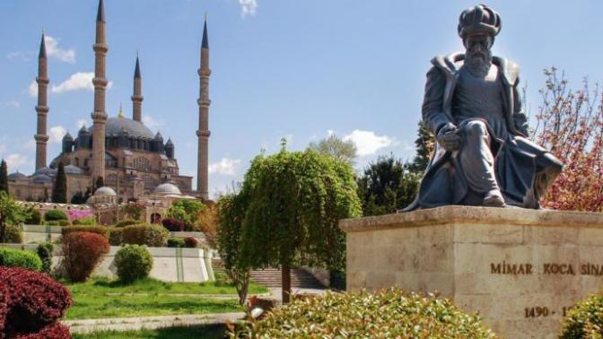 Yazısıyla Ünlü, Yapısıyla Ünlü, Kapısıyla Ünlü Üç Cami