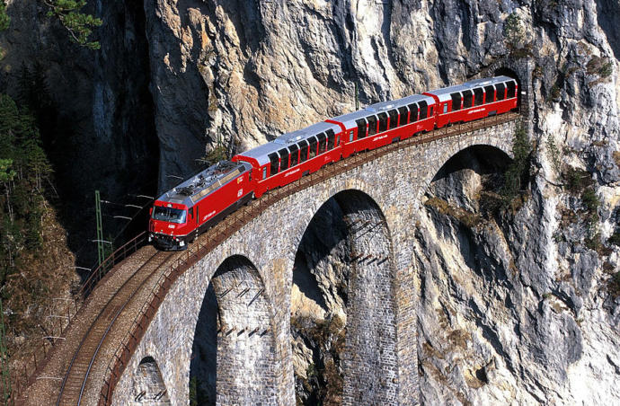Onunla Seyahat Bambaşka: Tüm Dünyadan En Güzel Tren Yolculuğu Rotaları