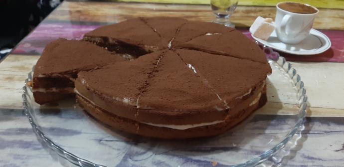 Tiramisunun En Pratik Halini Sizlerle Buluşturuyorum: Hazır Kek İle Tiramisu Tarifi!