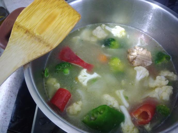 Vitamin Ordusu Görevde : Sebzeli Mercimek Çorbası