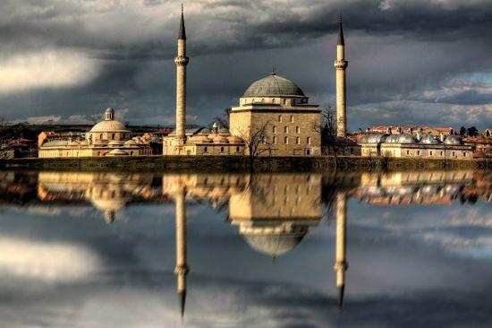 Şifahane Medresesinin Tunca Nehrine vuran şavkı
