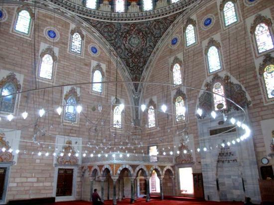 2. Beyazıt külliyesindeki caminin içinden bir görüntü