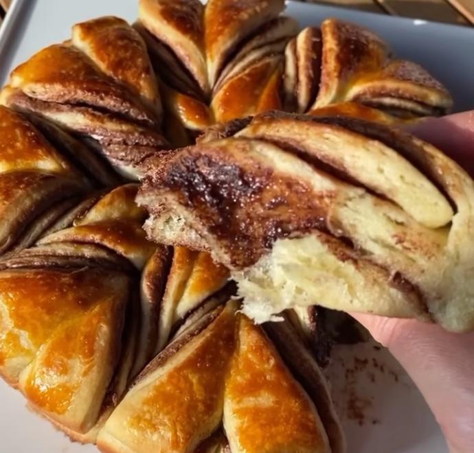 Çikolatalı çiçek ekmek